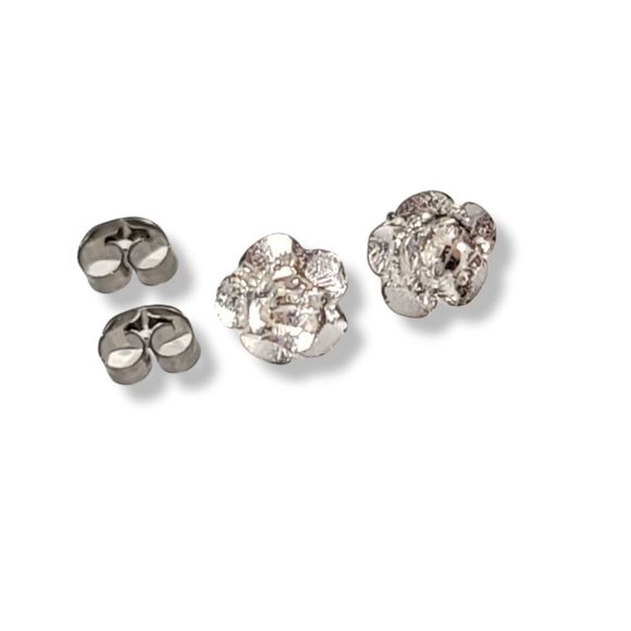 Vintage Diamond cut Sterling Silver hypoallergenic Flower Stud Earrings - Picture 1 of 4